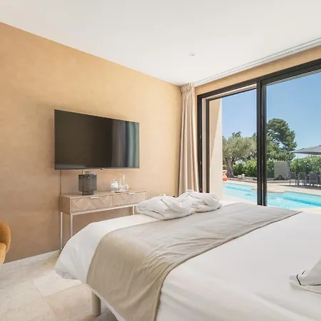 La Monarque Pensión 5*