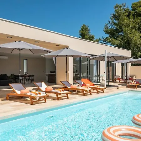 La Monarque (adults Only) Πανσιόν